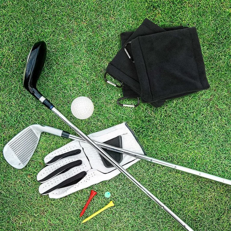 Microfiber Golf Towel with Pocket and Carabiner Clip1