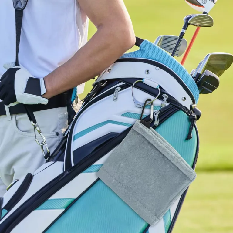 Microfiber Golf Towel with Pocket and Carabiner Clip2